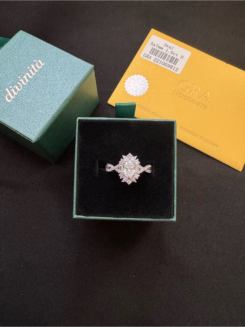 1 CT Moissanite Ring Size 7 - 925 Sterling Silver - with GRA Certificate